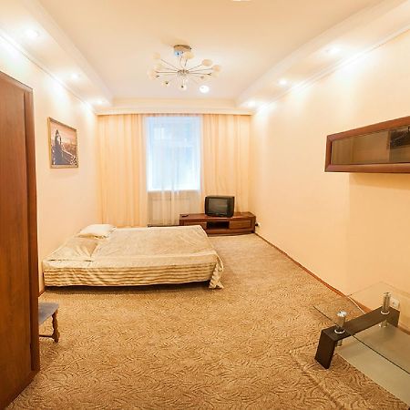 Апартаменти Вул Кониського 5 На 6 Осіб Біля Медичного Університету Liov Exterior foto
